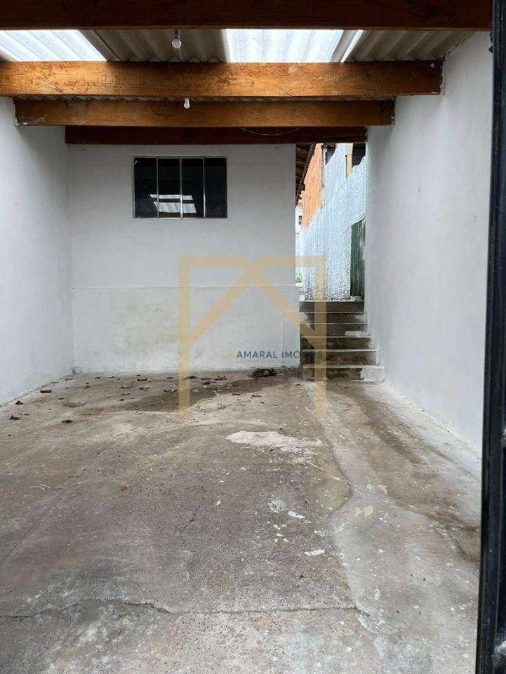 Casa à venda com 1 quarto, 100m² - Foto 2