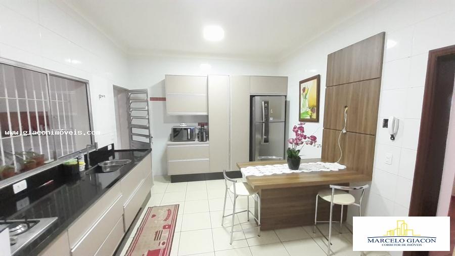 Sobrado à venda com 2 quartos, 193m² - Foto 16