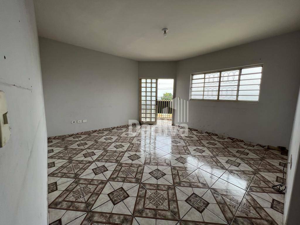 Casa para alugar com 3 quartos, 95m² - Foto 1