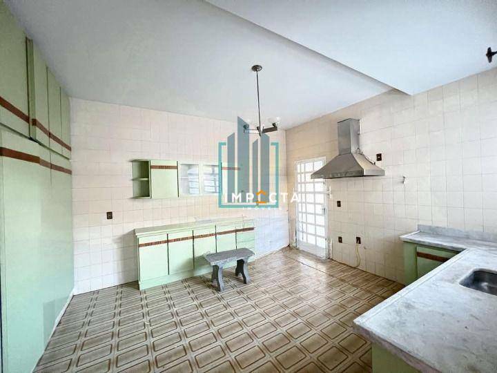 Casa à venda com 4 quartos, 284m² - Foto 5
