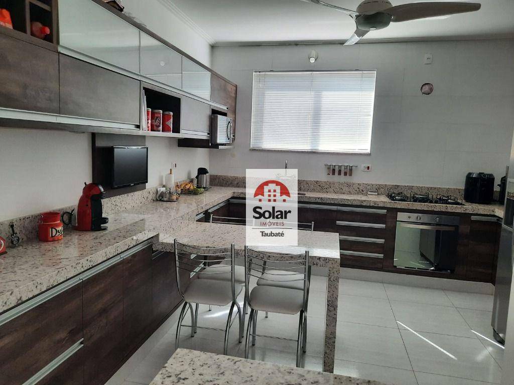 Casa à venda e aluguel com 3 quartos, 340m² - Foto 2