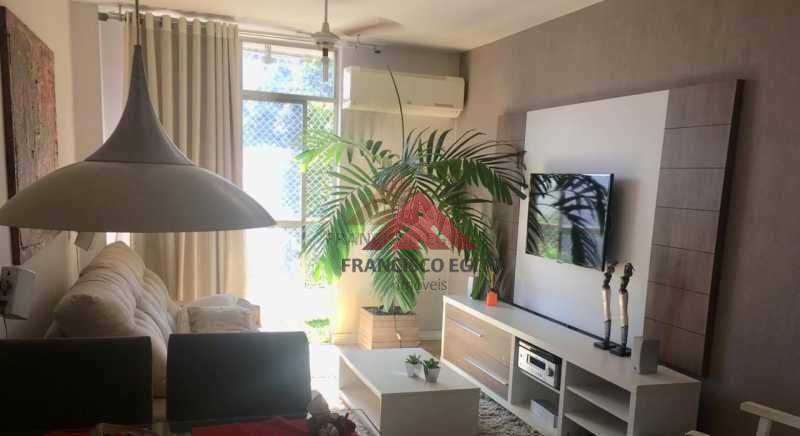 Apartamento à venda com 2 quartos, 75m² - Foto 3