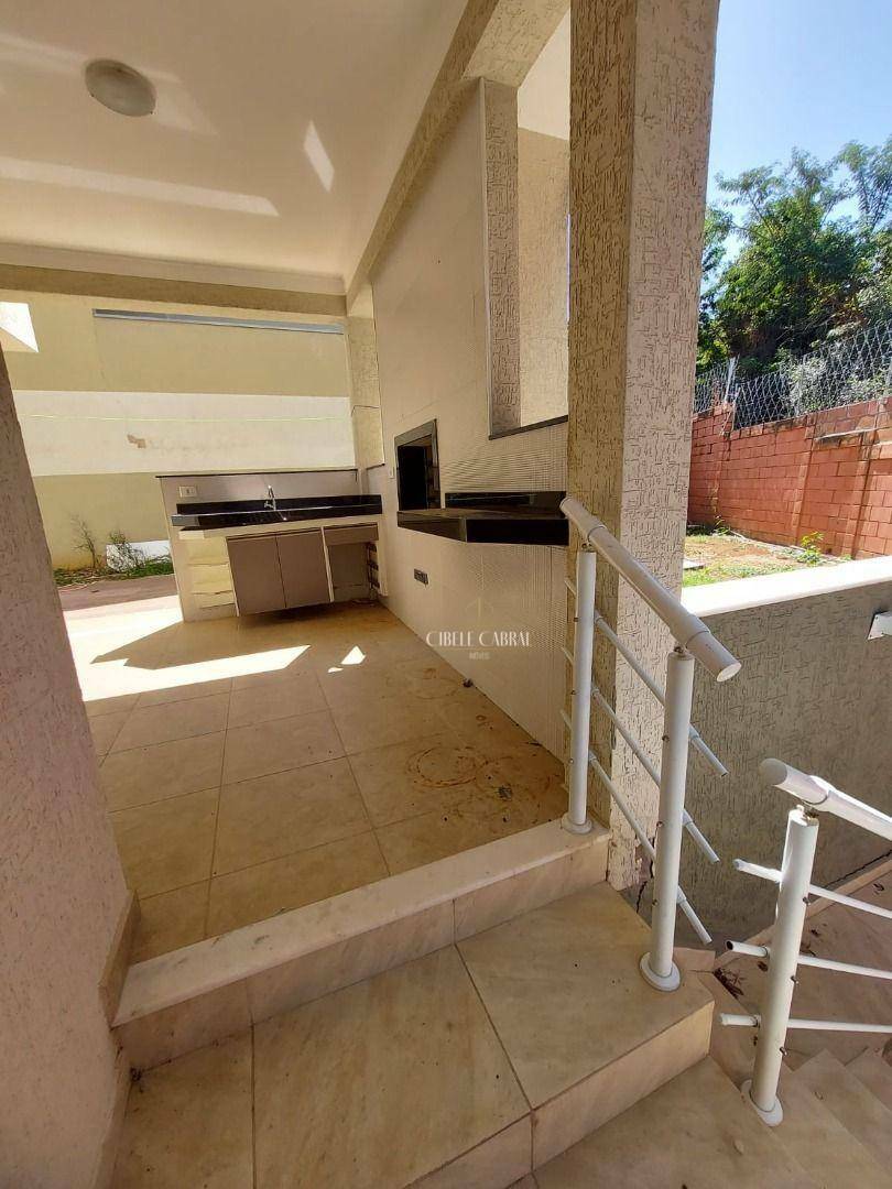 Casa de Condomínio à venda e aluguel com 3 quartos, 245m² - Foto 29