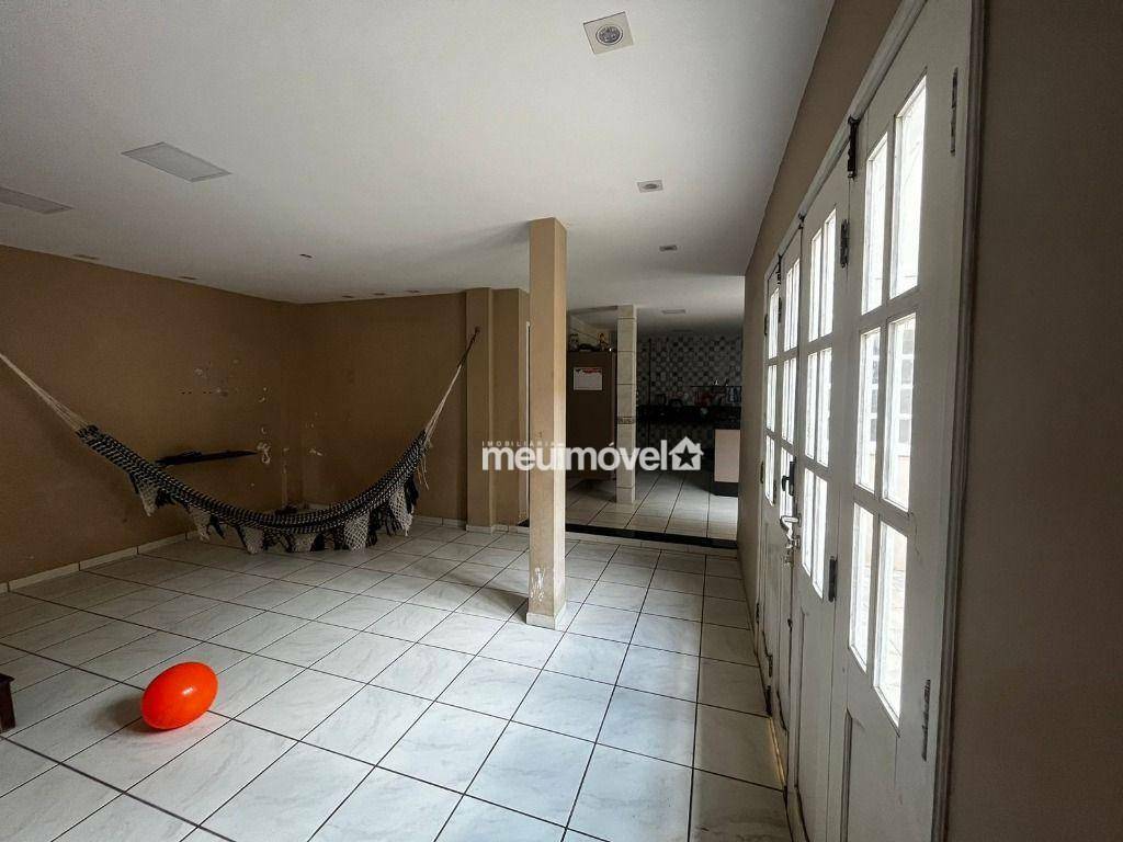 Casa à venda com 5 quartos, 230m² - Foto 6