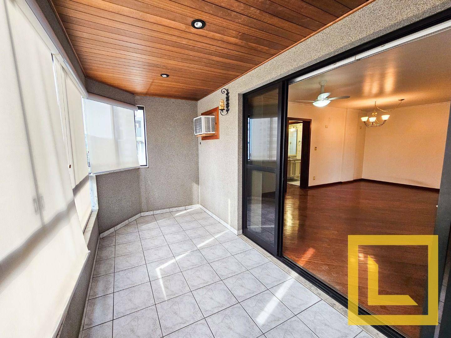 Apartamento à venda com 3 quartos, 135m² - Foto 1