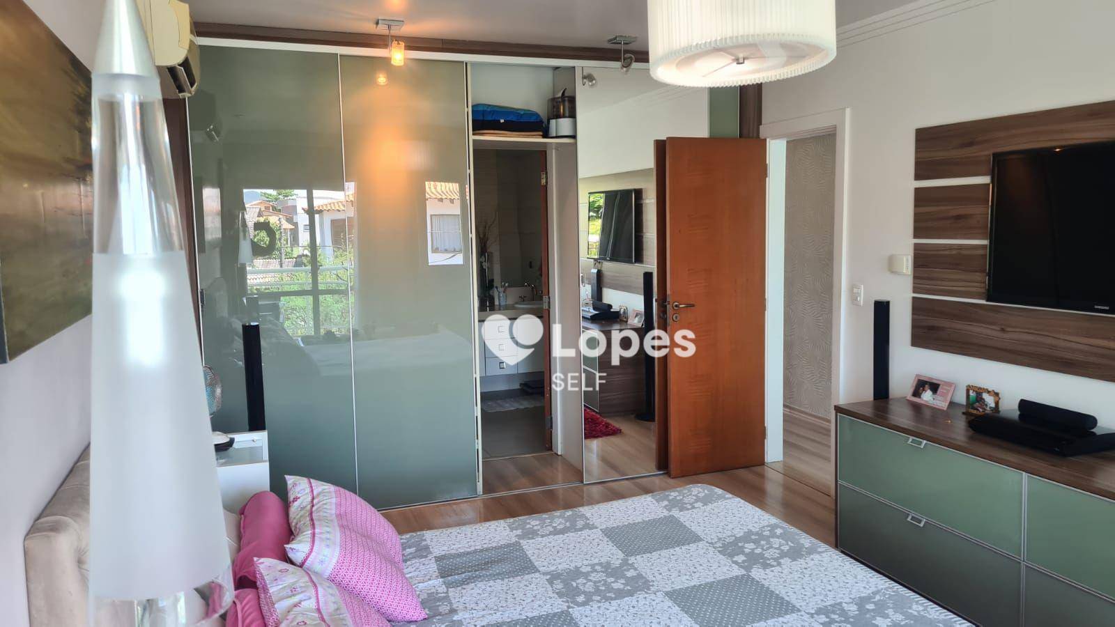 Casa à venda com 3 quartos, 242m² - Foto 10