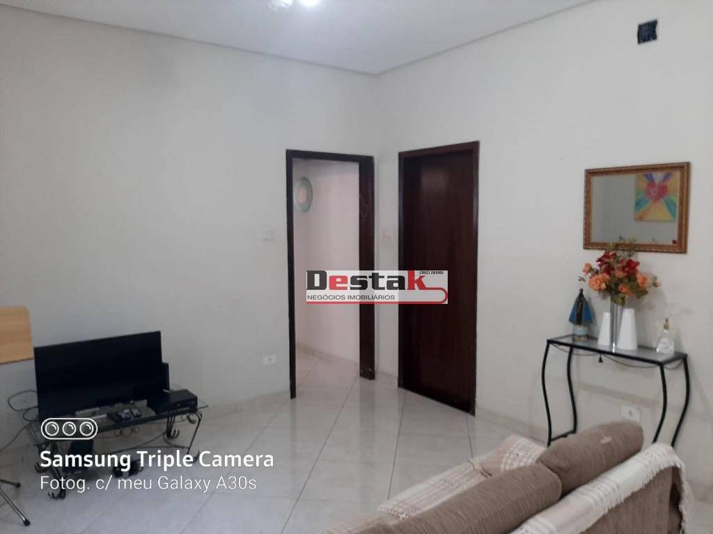 Casa à venda com 3 quartos, 195m² - Foto 1