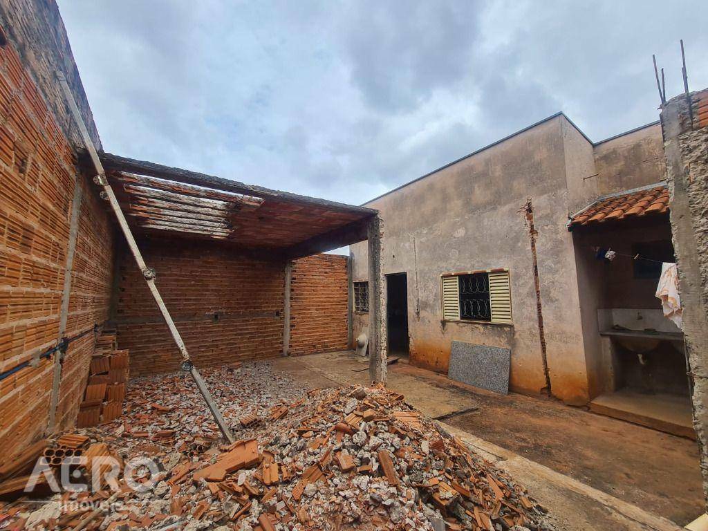 Casa à venda com 4 quartos, 188m² - Foto 8