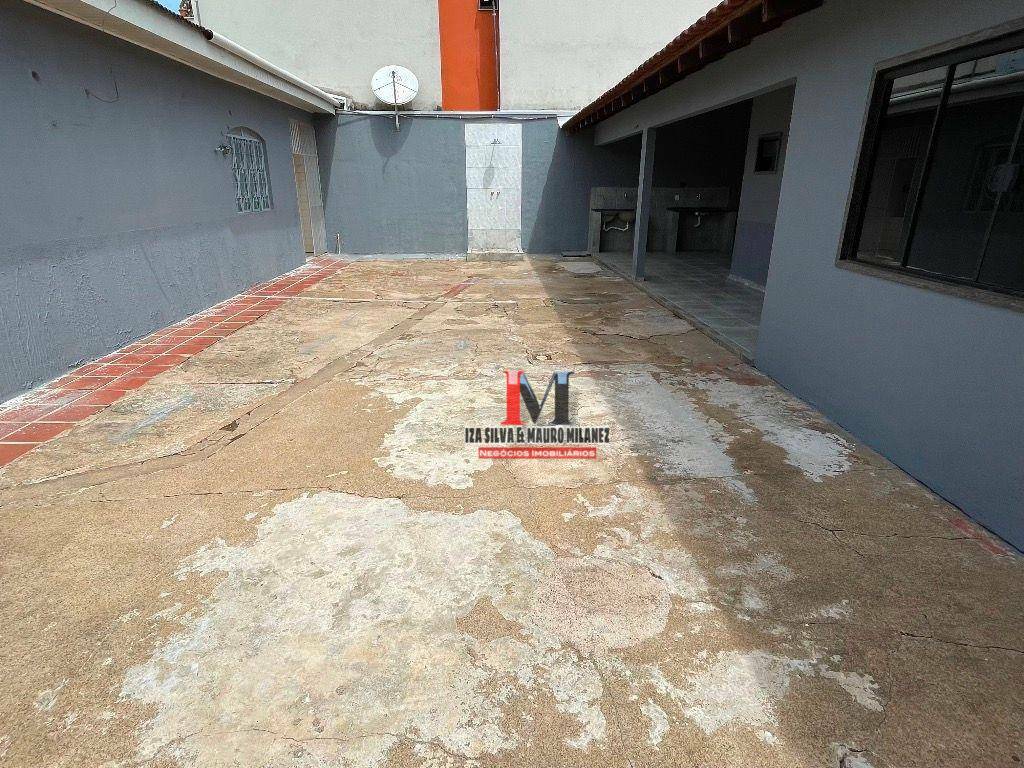 Casa para alugar com 4 quartos, 200m² - Foto 39