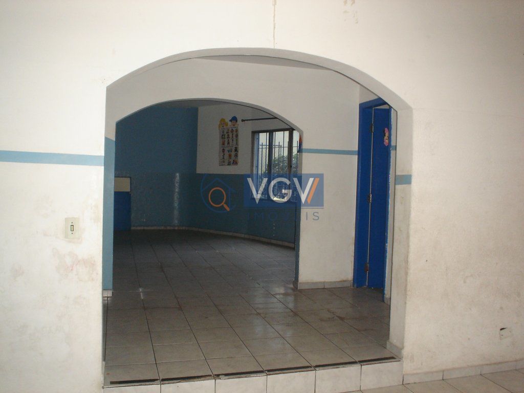 Casa à venda e aluguel com 4 quartos, 300m² - Foto 4