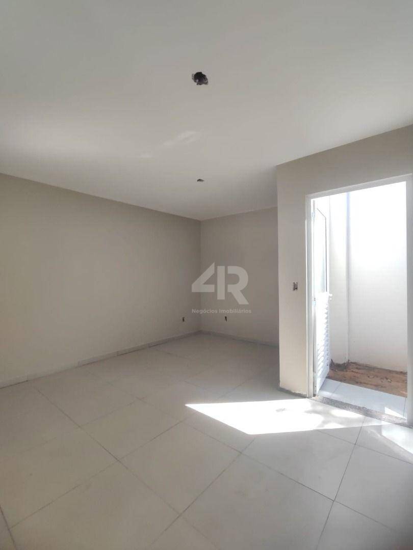 Casa à venda com 2 quartos, 62m² - Foto 5