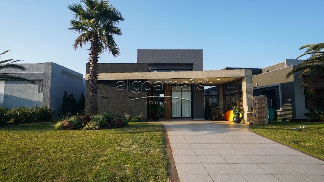 Casa de Condomínio à venda com 4 quartos, 190m² - Foto 1