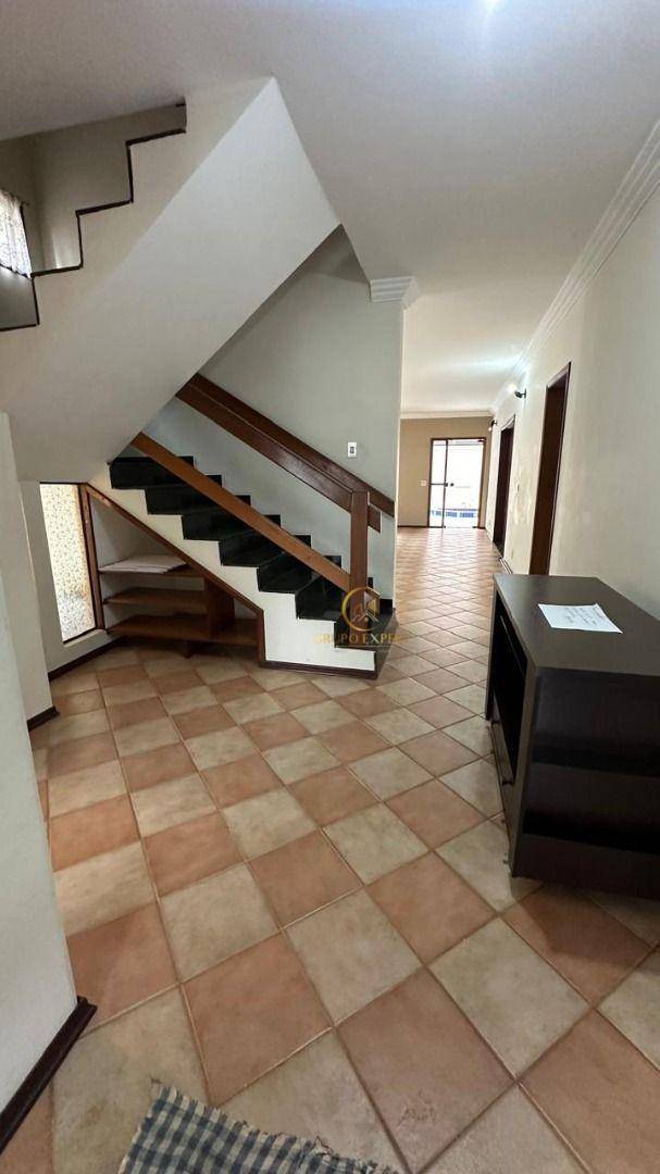 Sobrado à venda e aluguel com 4 quartos, 300m² - Foto 9