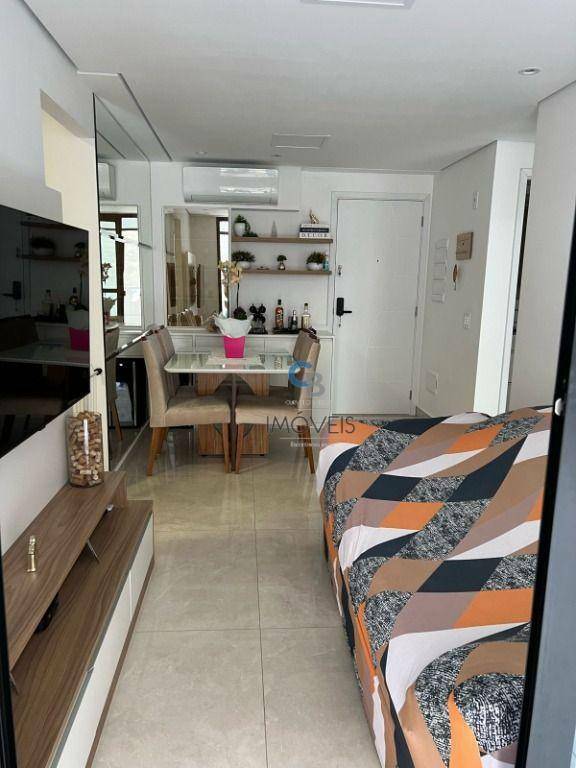 Apartamento à venda com 2 quartos, 84m² - Foto 1