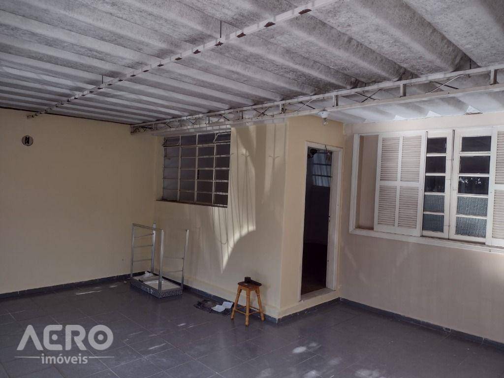 Casa à venda com 3 quartos, 150m² - Foto 1