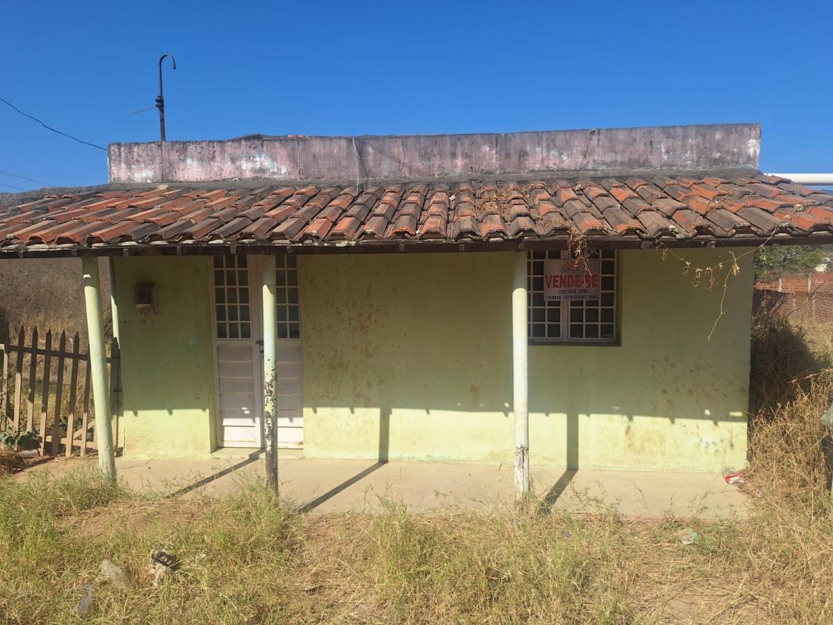 Casa à venda com 2 quartos, 200m² - Foto 1