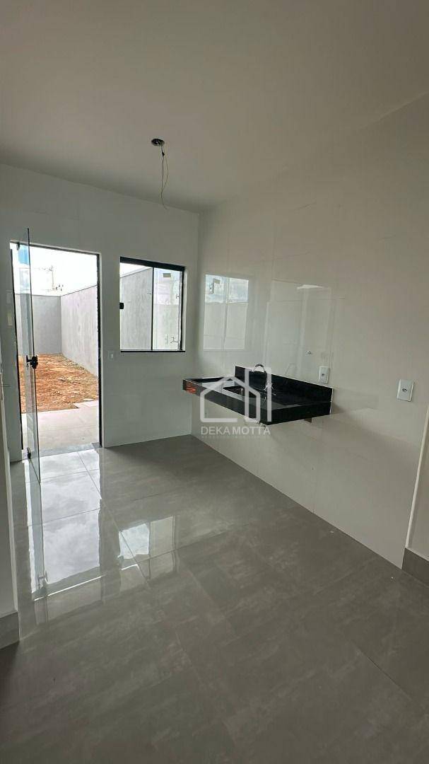 Casa à venda com 2 quartos, 45m² - Foto 12