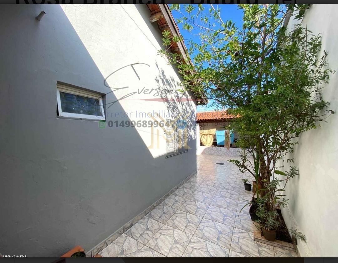 Casa à venda com 3 quartos, 250m² - Foto 2