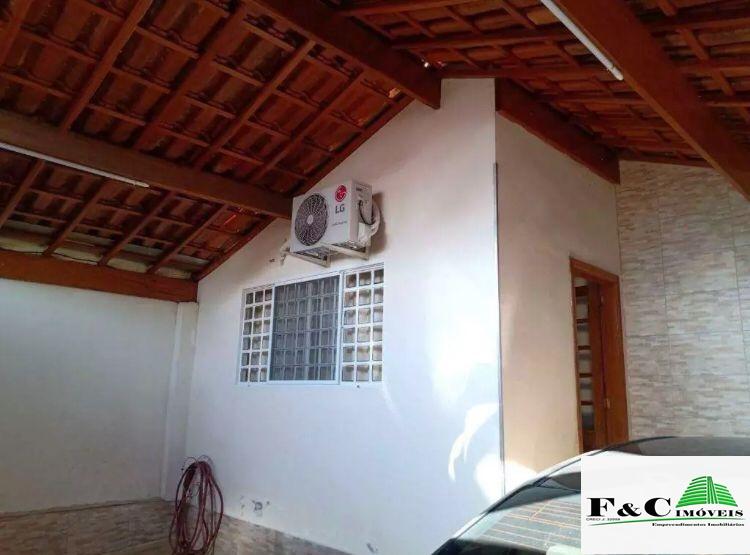 Casa à venda com 3 quartos, 140m² - Foto 1