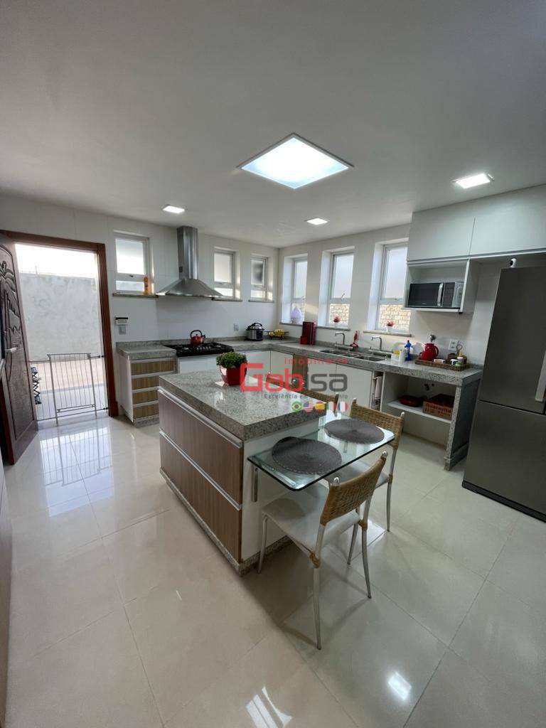 Casa à venda com 4 quartos, 450m² - Foto 3