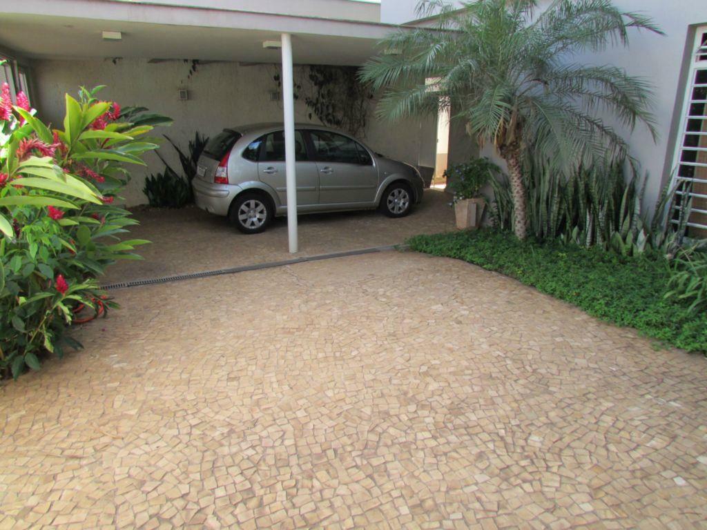 Casa à venda com 4 quartos, 330m² - Foto 1