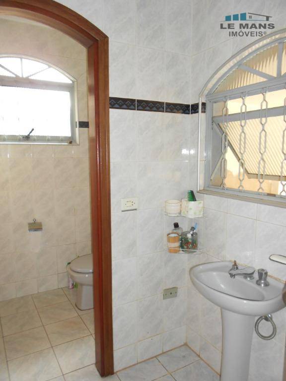 Casa à venda com 3 quartos, 220m² - Foto 17