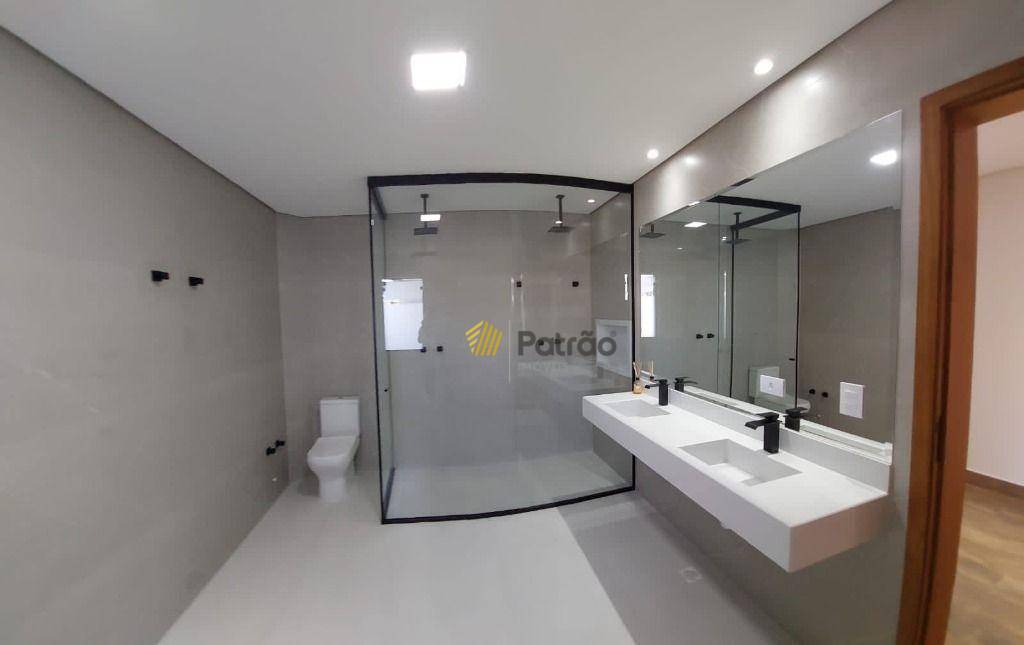 Sobrado à venda com 4 quartos, 360m² - Foto 4