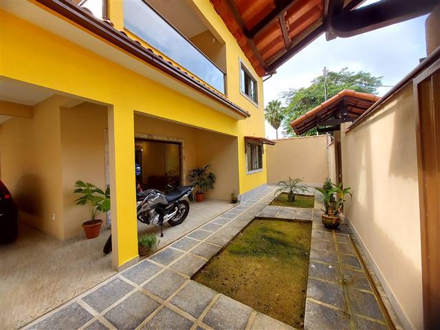 Casa à venda com 3 quartos, 342m² - Foto 1