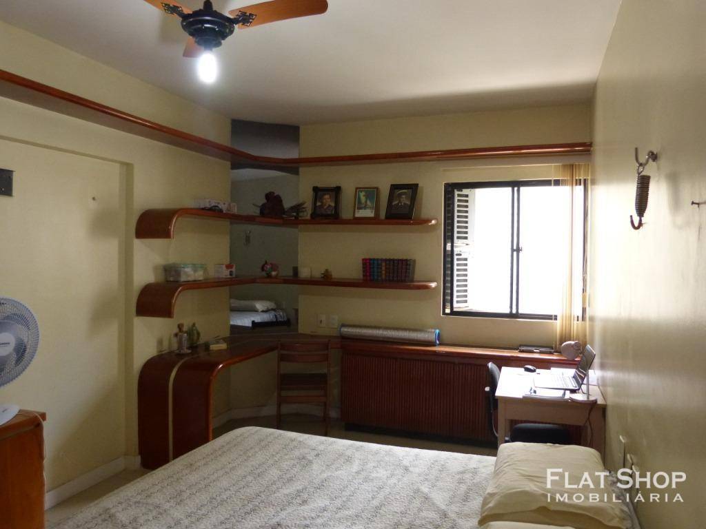 Apartamento à venda com 3 quartos, 194m² - Foto 12