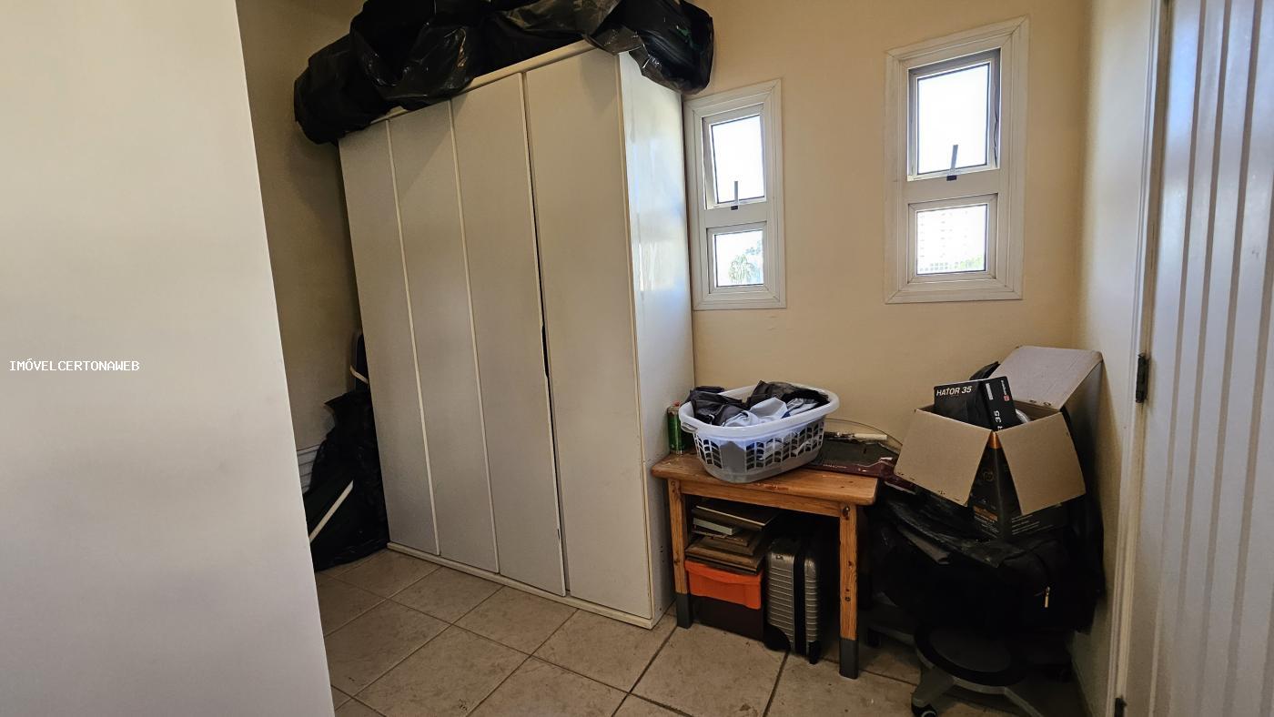 Casa de Condomínio à venda com 4 quartos, 300m² - Foto 49