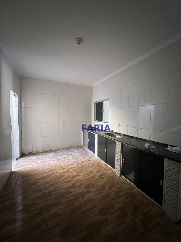 Casa à venda com 2 quartos, 100m² - Foto 3