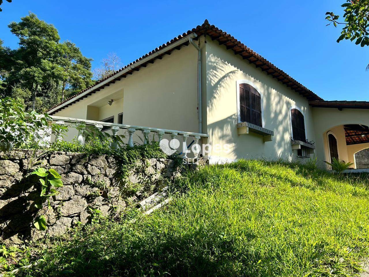 Casa à venda com 4 quartos, 600m² - Foto 2