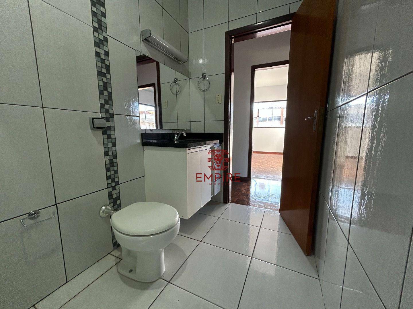 Apartamento para alugar com 3 quartos, 140m² - Foto 15