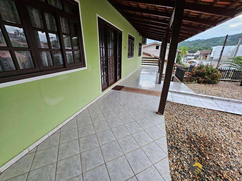 Casa à venda com 3 quartos, 200m² - Foto 3