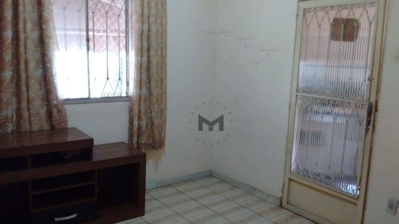 Casa à venda com 5 quartos, 220m² - Foto 2