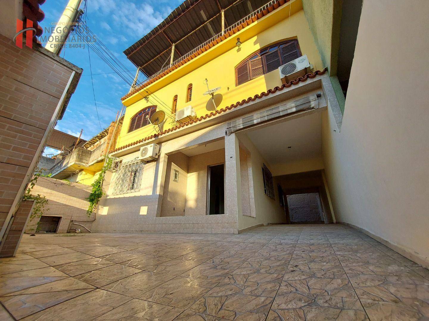 Casa à venda com 5 quartos, 225m² - Foto 2