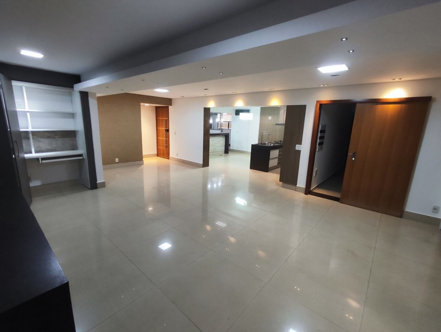 Apartamento à venda com 3 quartos, 238m² - Foto 13