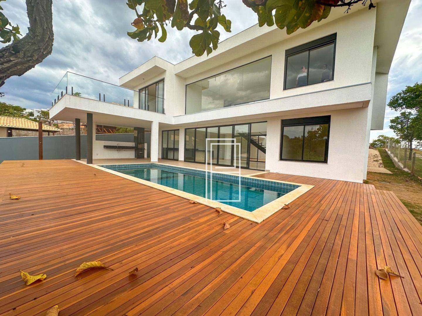 Casa de Condomínio à venda com 4 quartos, 290m² - Foto 1