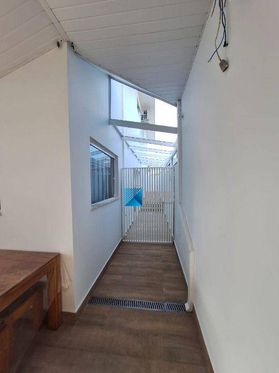 Casa de Condomínio para alugar com 4 quartos, 245m² - Foto 20