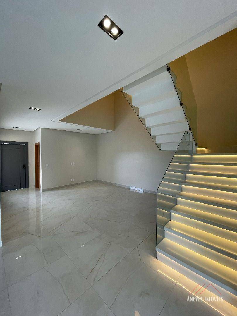 Casa de Condomínio à venda com 3 quartos, 220m² - Foto 2