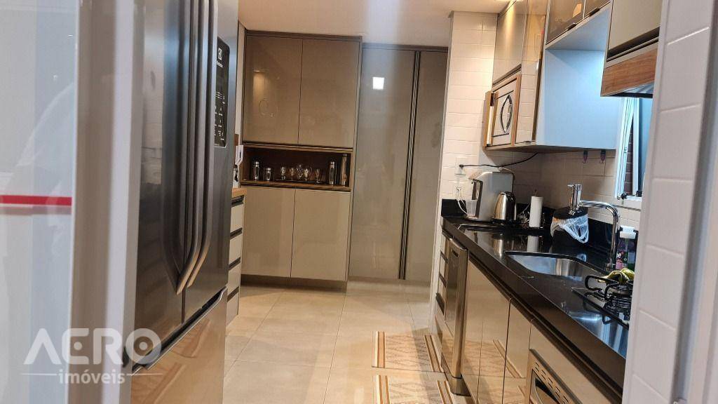 Apartamento à venda com 3 quartos, 143m² - Foto 5