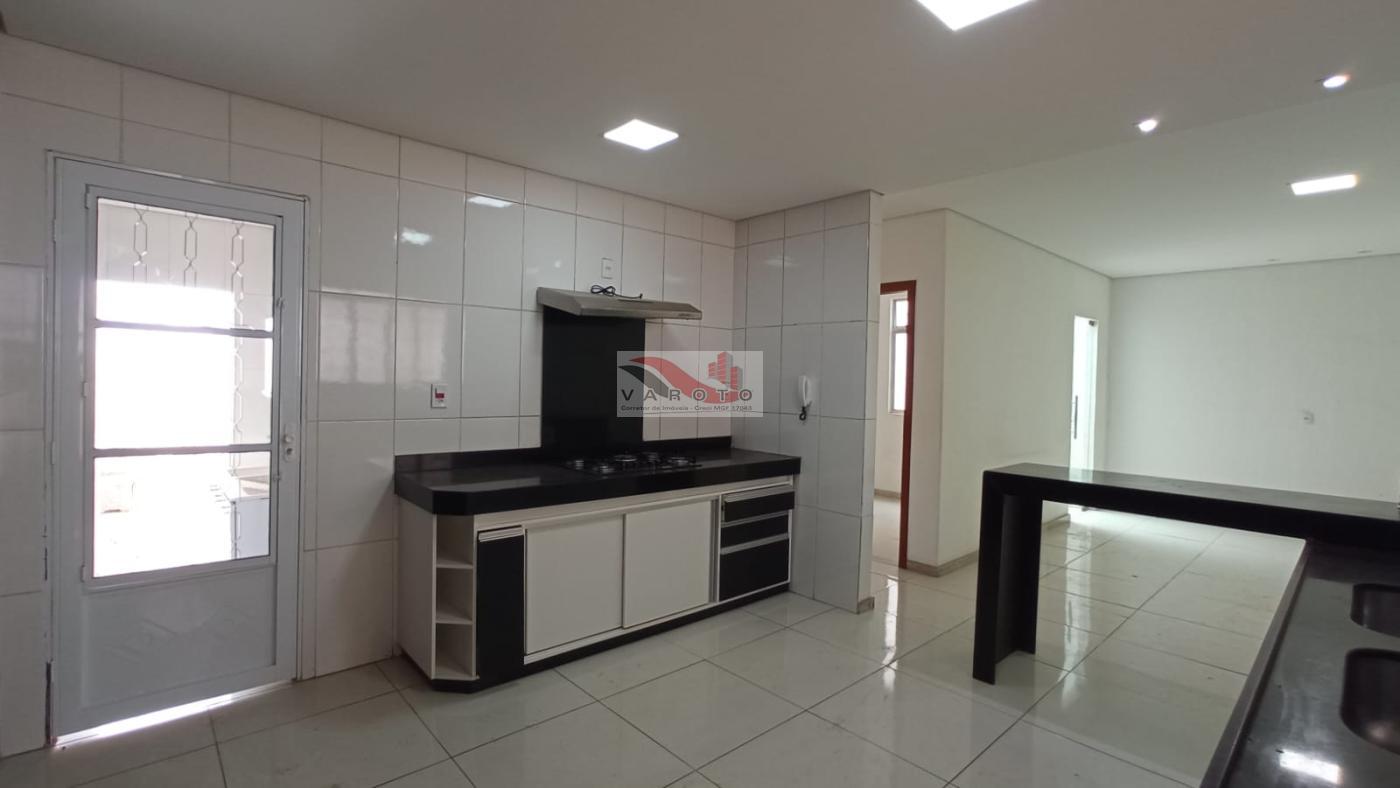 Casa à venda com 4 quartos, 80m² - Foto 13