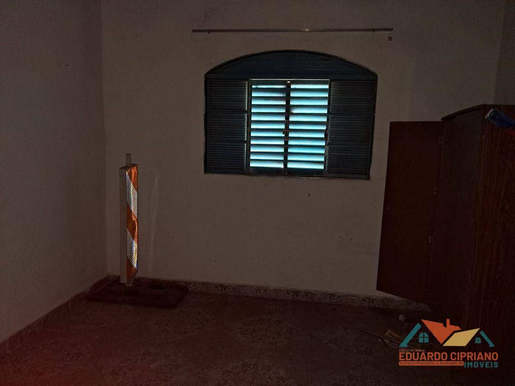 Casa à venda com 6 quartos, 230m² - Foto 45