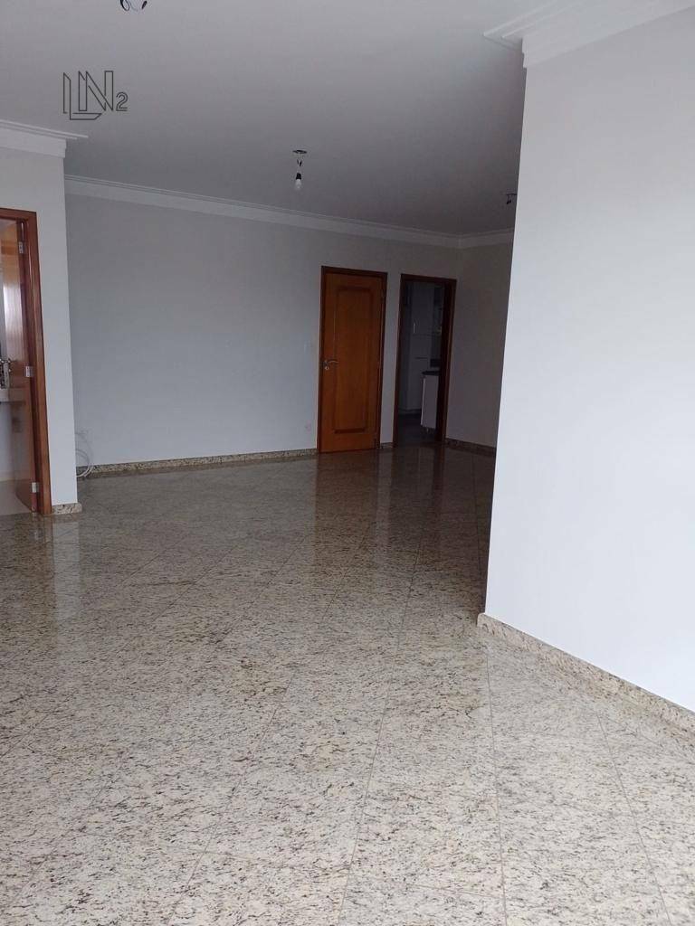 Apartamento à venda com 3 quartos, 137m² - Foto 1