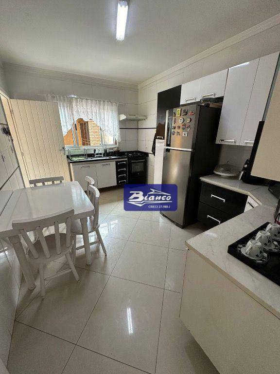 Sobrado à venda com 3 quartos, 220m² - Foto 32