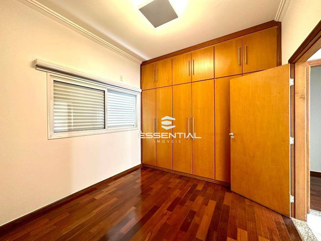 Casa à venda e aluguel com 3 quartos, 238m² - Foto 44