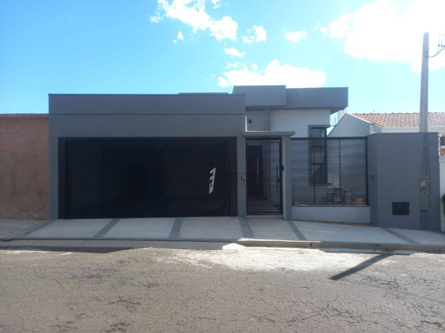 Casa à venda com 3 quartos, 300M2 - Foto 1