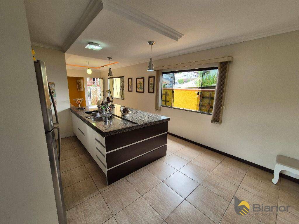 Casa à venda com 3 quartos, 240m² - Foto 4