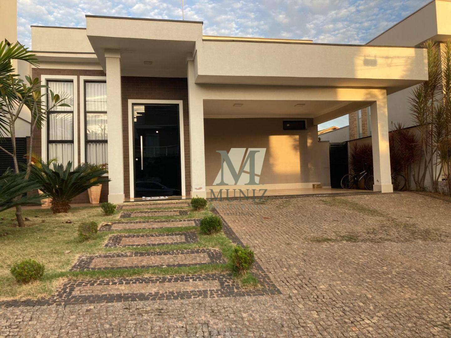 Casa de Condomínio à venda com 3 quartos, 200m² - Foto 1