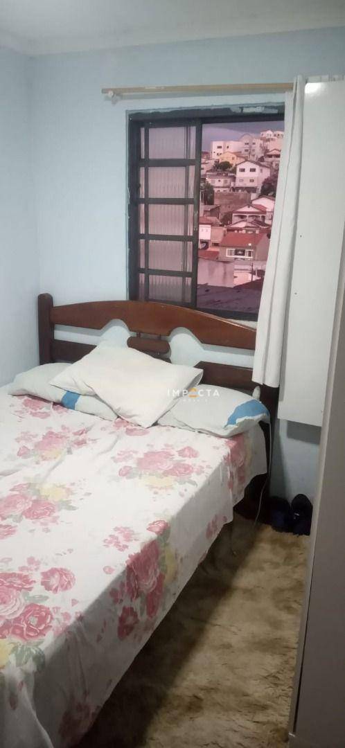 Casa à venda com 3 quartos, 198m² - Foto 2